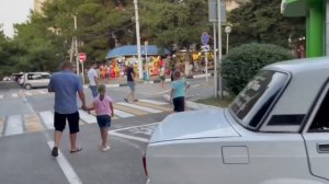 Толстый Мыс/огонь на пляже/толпа народа на набережной/море развлечений/геленджик/мама пятерых