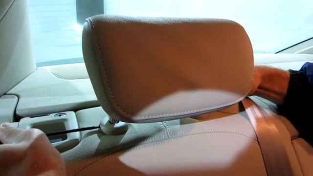 Как снять подголовник Ауди а6 2016г.