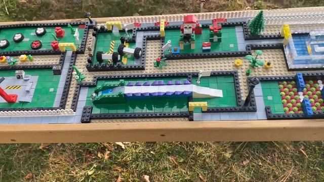 World's smallest Minigolf Course!! смотреть онлайн