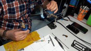пайка нижней платы в смартфоне