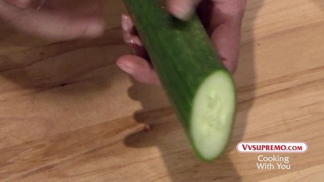 How to Slice Cucumber at an Angle смотреть онлайн