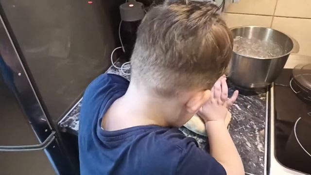 Руслаша печет булочки смотреть онлайн
