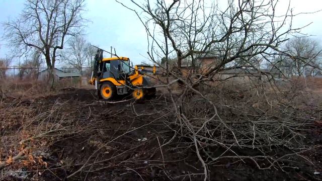 СТРОИМ ДОМ. НАЧАЛО. Чистим и ровняем участок. Серия 1. смотреть онлайн