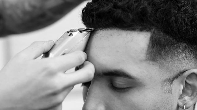 MEN'S LOW-FADE HAIRCUT смотреть онлайн