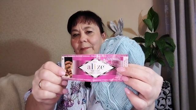 Люблю"Шалить"!Еще одна простая косынка-шаль спицами связана!Как красива, божественна женщина в шали смотреть онлайн