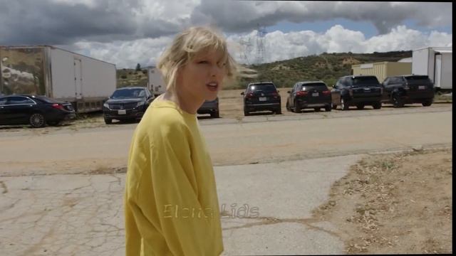 Тейлор Свифт на съемках клипа You Need to Calm Down [озвучила Elena Lids] смотреть онлайн