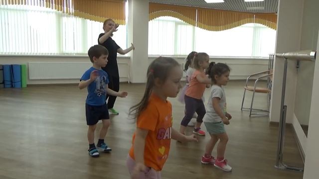Танцы для карапузов. Zumba kids. Дети учатся танцевать под музыку. 2 смотреть онлайн