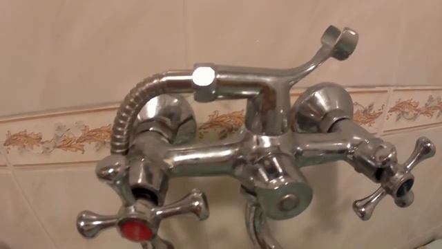 Устранение протечки и удлинение шланга для смесителя в ванной смотреть онлайн