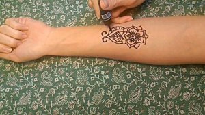 Роспись хной, мехенди на руке (менди)/Mehndi Henna.