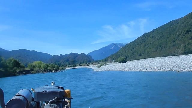 LBD,boating up to claim смотреть онлайн