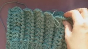 Теплая ажурная шапка  со спиральками крючком