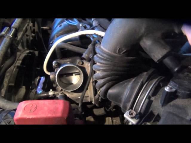 Быстрая чистка дроссельной заслонки на Toyota - Corolla