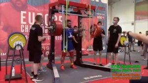 Российский тяжелоатлет сломал ногу при поднятии штанги.