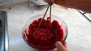 САМАЯ ПОЛЕЗНАЯ ЗАГОТОВКА НА ЗИМУ  ,СЫРАЯ КАЛИНА С МЕДОМ.