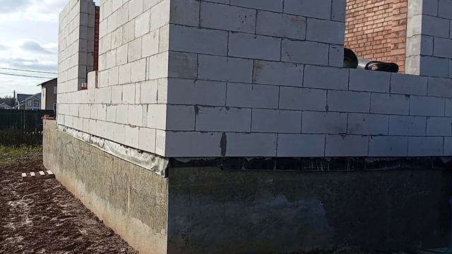 Не стандартный объект из блока и кирпича. смотреть онлайн