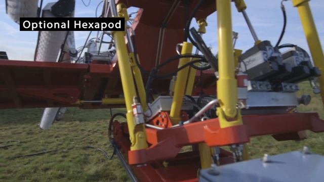 Робот для мойки солнечных батарей больших площадей GEKKO Solar Farm смотреть онлайн