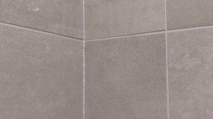 Треснула затирка в углах между плиток, как бороться?