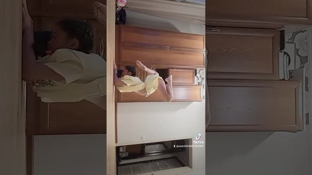 СДЕЛАЛА ПОЧТИ 10 ТРЮКОВ ИЗ ГИМНАСТИКИ смотреть онлайн