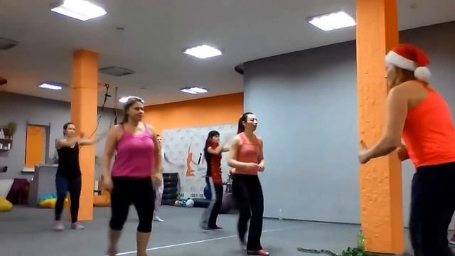 Zumba fitness - студия фитнеса iFIT. Наша предновогодняя тренировка ))) смотреть онлайн