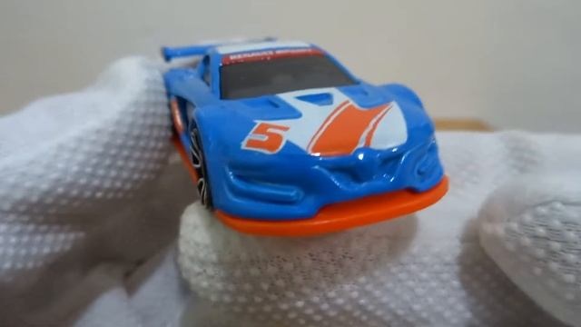 Hot Wheels RENAULT SPORT R.S. 01 Unboxing смотреть онлайн