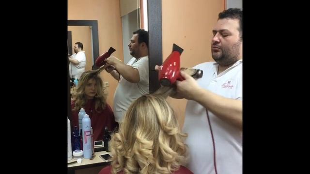 Делаем локны с феном и брашингом смотреть онлайн