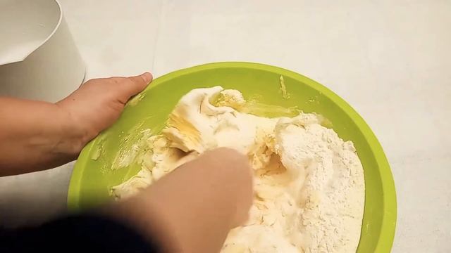Готовим слоённое тесто по рецепту моей свекрови ???.... смотреть онлайн