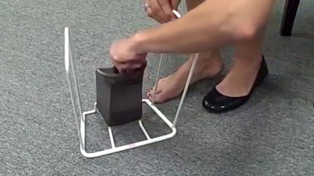 Как одеть компрессионные чулки с помощью батлера. смотреть онлайн