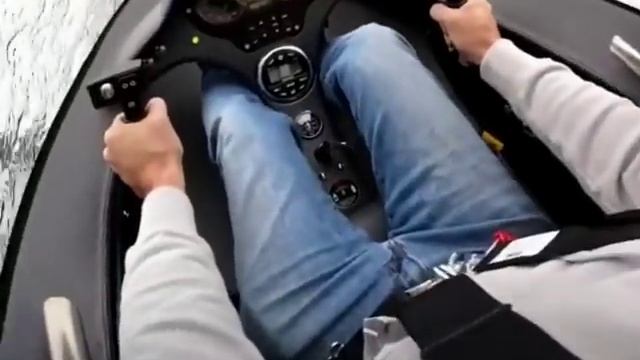 Ух я бы покатался на таком "дельфине"! смотреть онлайн