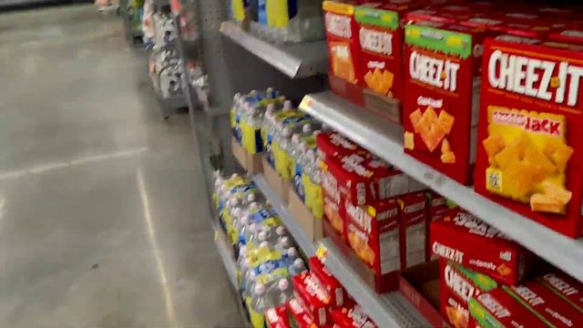 MAKING GROCERIES AT WALMART | SNACKS FOR THE HOSPITAL | WALMART GROCERY SHOPPING | IBAGSHOO смотреть онлайн