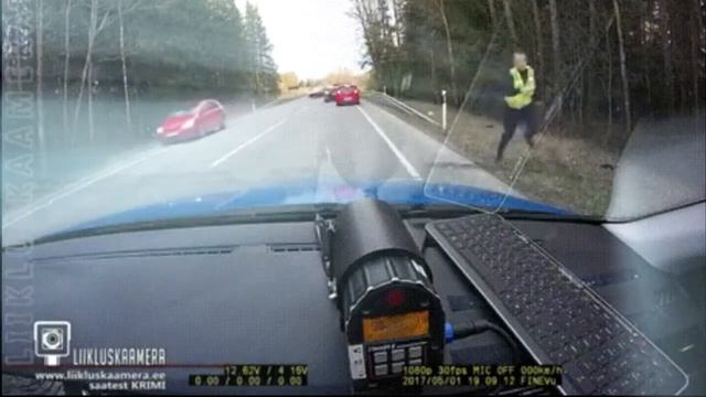 Чёткая работа полиции в Эстонии / Clear police work in Estonia смотреть онлайн