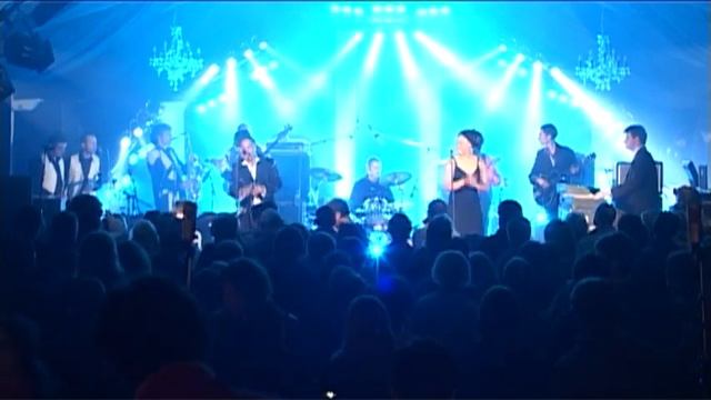 Sweet Screamin Jones sings "I NEED HELP смотреть онлайн