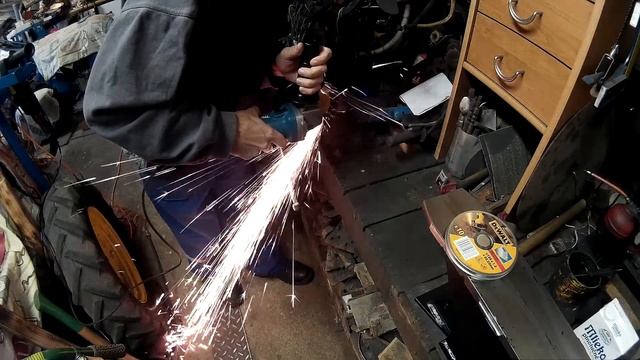 Makita 9558HNR with Dewalt DT42340TZ-QZ Cutting disc test смотреть онлайн