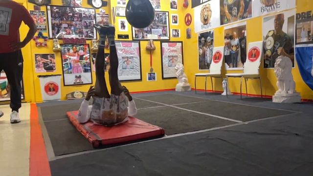 Adrien Broner goes hard on abs roller - esnews boxing смотреть онлайн