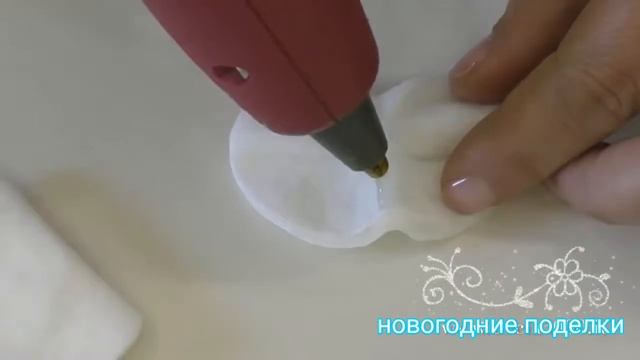 Делаем ёлку, ангелочка, снежинку из ватных дисков / Новогодние поделки смотреть онлайн