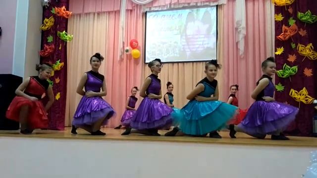 День Учителя 2019 учебный год/ танец "Разноцветный Джаз" руководитель Ахметова Луиза Зариповна. смотреть онлайн