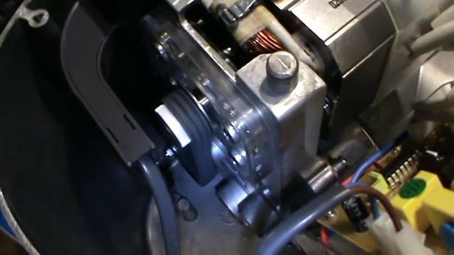 Разборка мясорубки Kenwood PRO 2000 (6) смотреть онлайн