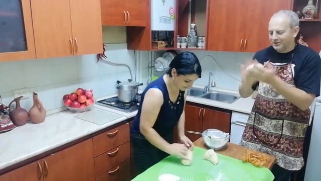Гата.  Александр Лапшин учится готовить армянскую гату