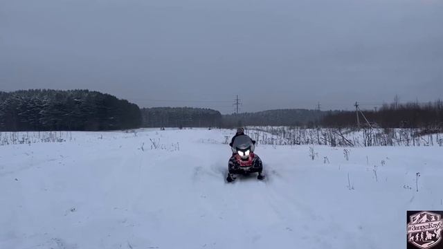 Новогодние встречи друзей,семьи,дети и конечно Снегоходы,плюшки и горки смотреть онлайн