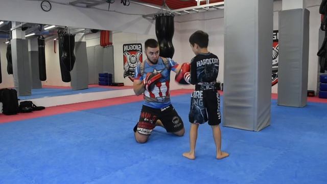 Тренировка чемпиона в будущем UFC WBC GLORY WBO KUNLUN FIGHT WBA / ТРЕНЕР ЧЕМПИОН МИРА ПЕРЕТЯТЬКО смотреть онлайн