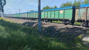 2 поезда, Электровоз ЭП2К-026 с почтовым поездом, Встречается с 2ЭС6-633 Синара с грузовым поездом.