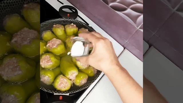 Я его делаю без риса. А с чем? Узнаете, если посмотрите видео! Перец фаршированный. смотреть онлайн