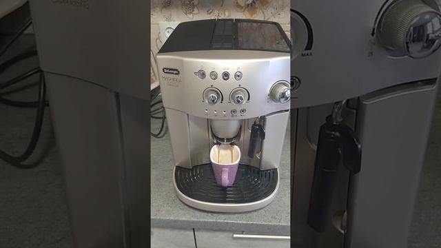 Кофемашина DeLonghi Magnifica Rapid Cappuccino ESAM4300. смотреть онлайн