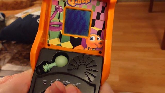 Q*Bert Tiger Electronics (Arcade Games) Handheld LCD Game Gameplay смотреть онлайн