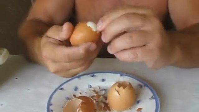 как быстро очистить яйцо