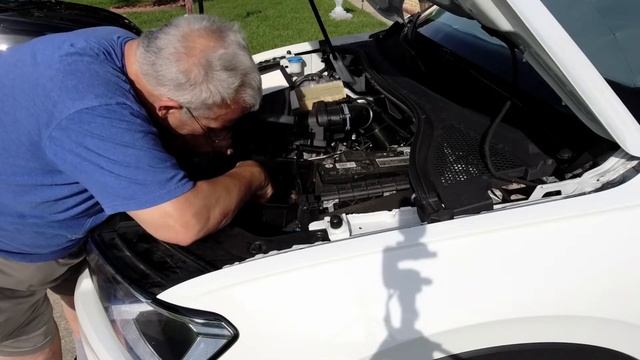 How to Replace the Engine Air Filter on a VW Tiguan (model year 2021 and earlier) step by step смотреть онлайн