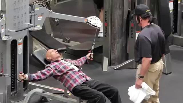 Арнольд Шварценеггер разыграл спортсменов смотреть онлайн