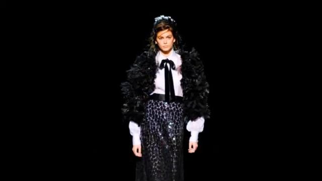 Kaia Gerber walks the Marc Jacob Fashion Show during New York Fashion Week смотреть онлайн