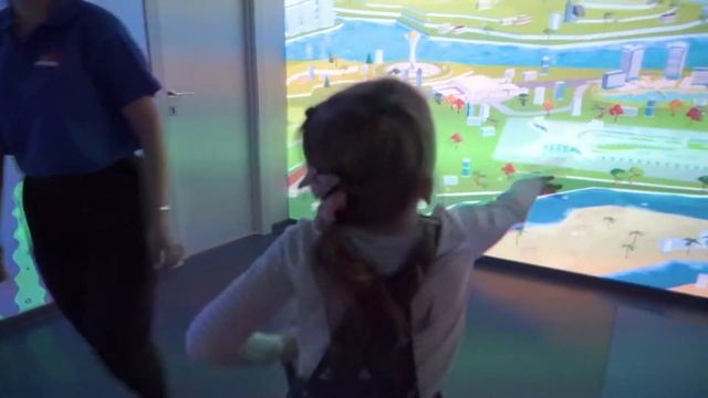 Интерактивные Самолетики в Hello Park смотреть онлайн
