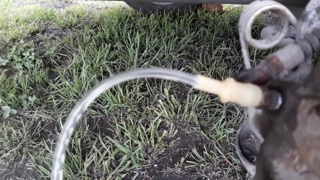 Замена тормозной жидкости "самотеком" на примере Hyundai Solaris смотреть онлайн