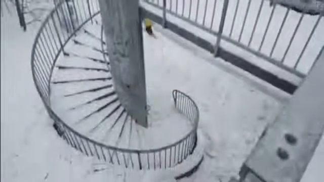 Супер спуск на лыжах... смотреть онлайн